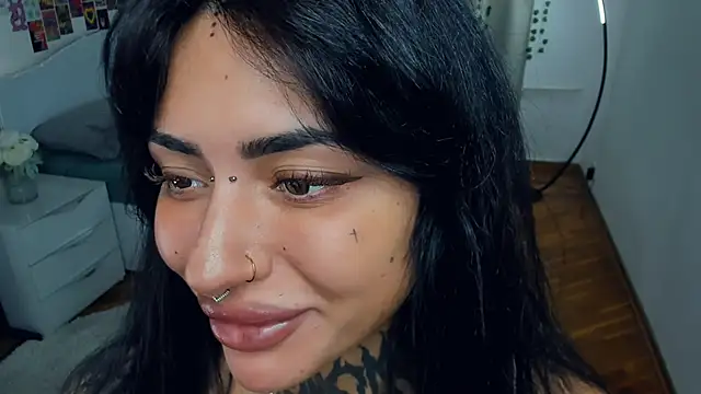 Snapshot of CharimgSabrina chatting on 10-12-25, 06:12 CharimgSabrina online show from 10-12-25, 06:12