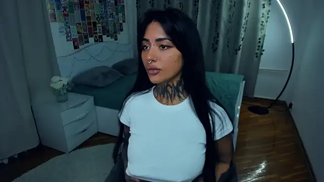 Snapshot of CharimgSabrina chatting on 10-25-25, 06:32 CharimgSabrina online show from 10-25-25, 06:32