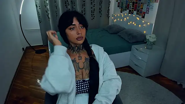 Snapshot of CharimgSabrina chatting on 10-27-25, 07:01 CharimgSabrina online show from 10-27-25, 07:01