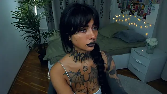 Snapshot of CharimgSabrina chatting on 11-14-25, 06:12 CharimgSabrina online show from 11-14-25, 06:12