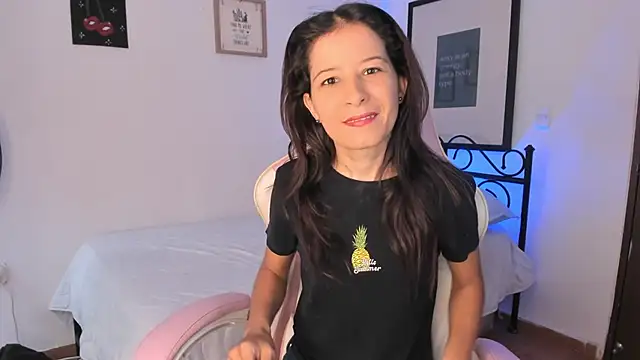 Snapshot of cowmarce chatting on 03-13-25, 06:34 cowmarce online show from 03-13-25, 06:34