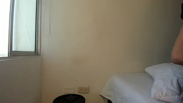 Snapshot of cowmarce chatting on 12-15-25, 11:58 cowmarce online show from 12-15-25, 11:58