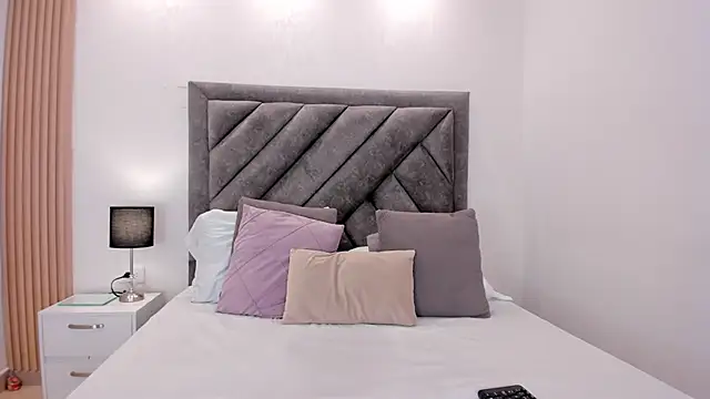 sweetandyy  online show from 04-11-26, 01:48