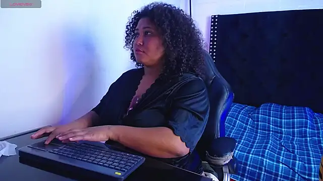 Snapshot of Ayliinn_ chatting on 03-06-25, 06:08 Ayliinn online show from 03-06-25, 06:08