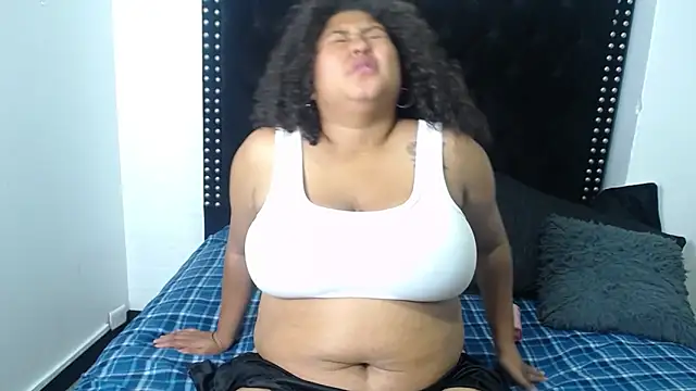 Snapshot of Ayliinn_ chatting on 03-16-25, 07:04 Ayliinn online show from 03-16-25, 07:04