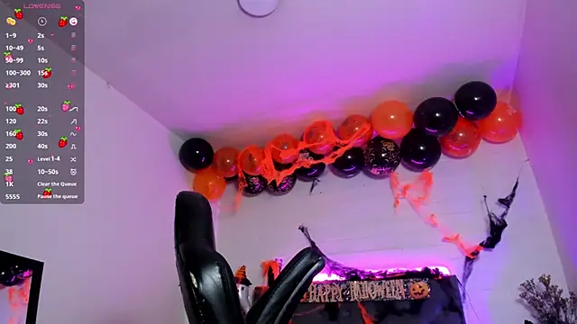 Snapshot of Ayliinn_ chatting on 10-24-25, 04:20 Ayliinn online show from 10-24-25, 04:20