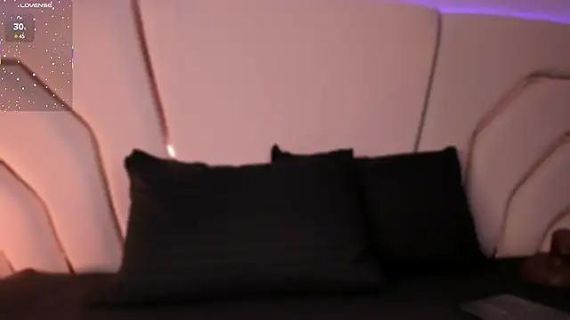 Snapshot of Violeta-Marquez chatting on 06-03-26, 11:35 Violeta-Marquez online show from 06-03-26, 11:35