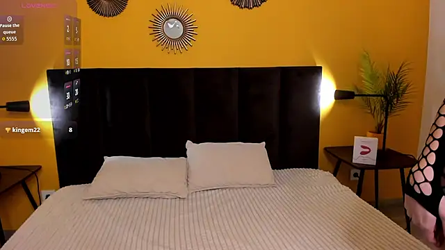 Jessie Curlyy online show from 11-18-25, 01:44