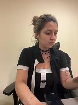 Isabella Varella online show from 03-02-26, 12:23