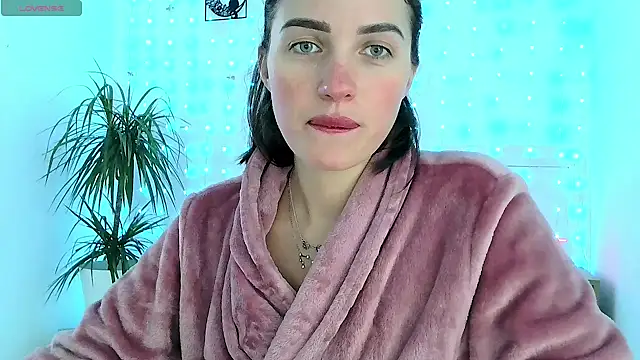 neferutt online show from 11-22-25, 01:10