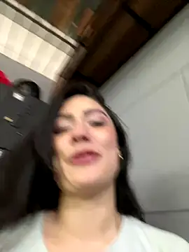 isabella winkler online show from 12-20-25, 04:14