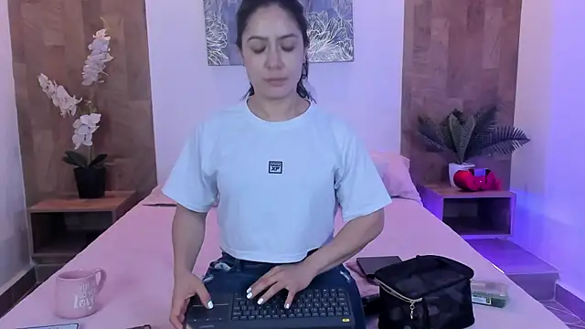 isabella winkler online show from 07-29-26, 11:30