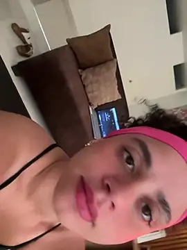 Snapshot of KittyTwerk_2 chatting on 03-05-25, 02:01 KittyTwerk 2 online show from 03-05-25, 02:01