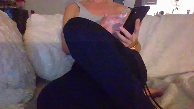 Valentinette online show from 12-20-25, 09:00