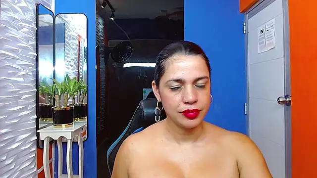 Snapshot of tatiana_lc chatting on 03-11-25, 06:43 tatiana lc online show from 03-11-25, 06:43