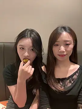 Snapshot of TOP_yoyo chatting on 10-15-25, 01:00 TOP yoyo online show from 10-15-25, 01:00