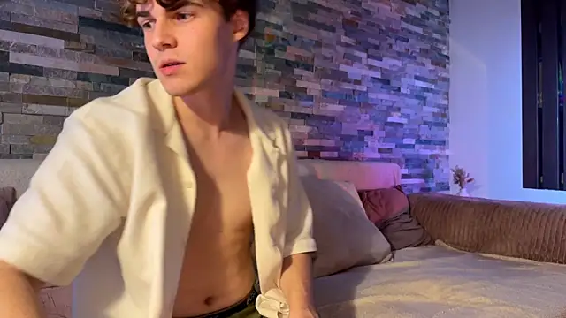 Snapshot of Aurora_5 chatting on 11-25-25, 07:25 Aurora 5 online show from 11-25-25, 07:25