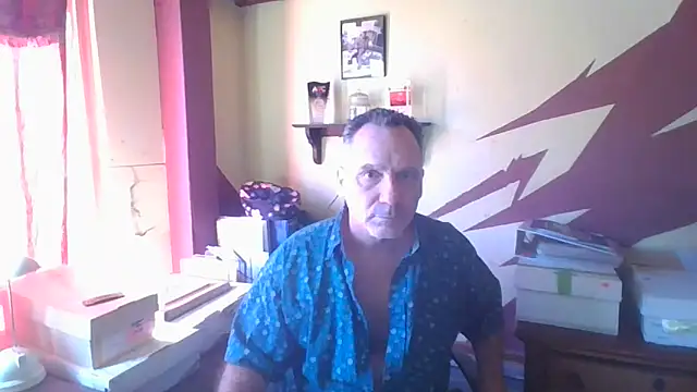 Snapshot of HunkofRock chatting on 02-16-26, 05:20 HunkofRock online show from 02-16-26, 05:20