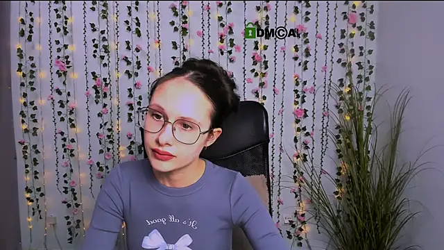 Snapshot of mona_cloud chatting on 03-21-25, 12:50 mona cloud online show from 03-21-25, 12:50