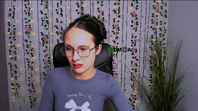 Snapshot of mona_cloud chatting on 03-21-25, 03:57 mona cloud online show from 03-21-25, 03:57