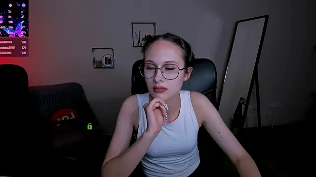 Snapshot of mona_cloud chatting on 09-10-25, 10:43 mona cloud online show from 09-10-25, 10:43