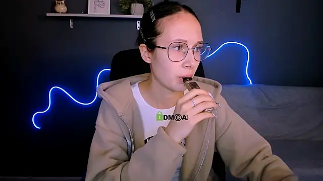 Snapshot of mona_cloud chatting on 09-24-25, 07:28 mona cloud online show from 09-24-25, 07:28