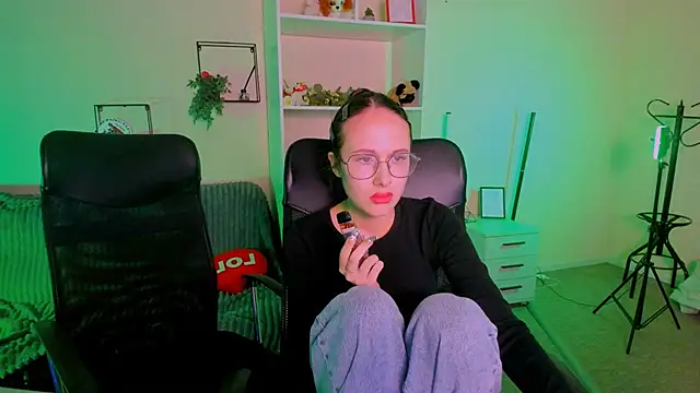 Snapshot of mona_cloud chatting on 10-05-25, 11:35 mona cloud online show from 10-05-25, 11:35