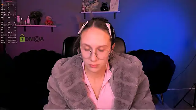 Snapshot of mona_cloud chatting on 10-19-25, 11:27 mona cloud online show from 10-19-25, 11:27