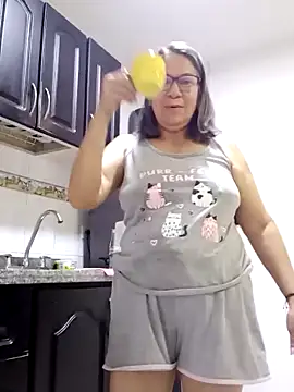 victoria wayne online show from 12-17-25, 10:10