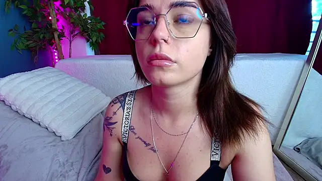 Snapshot of Perfect_Moans chatting on 05-29-26, 04:10 Perfect Moans online show from 05-29-26, 04:10
