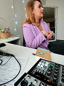 Juicy PeachLux online show from 03-14-25, 10:50