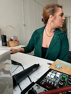 Juicy PeachLux online show from 03-16-25, 11:38