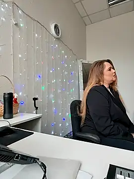 Juicy PeachLux online show from 04-19-26, 08:02