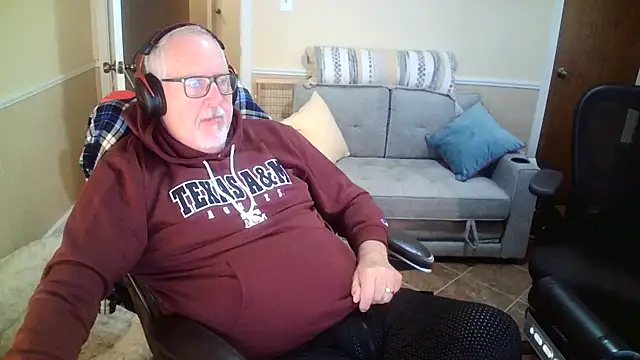 Snapshot of superbearboss chatting on 05-01-26, 10:25 superbearboss online show from 05-01-26, 10:25