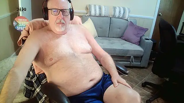 Snapshot of superbearboss chatting on 05-07-26, 05:40 superbearboss online show from 05-07-26, 05:40