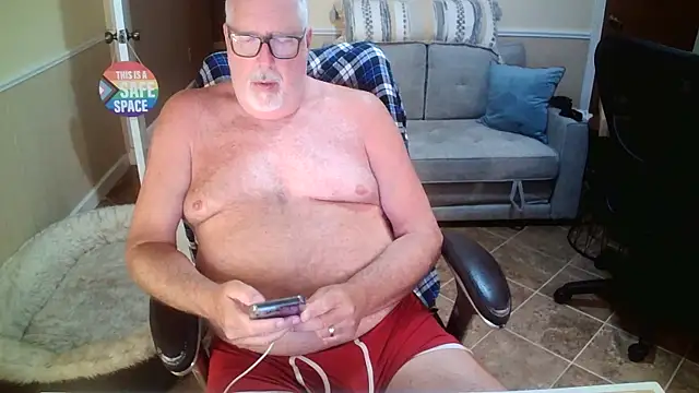 Snapshot of superbearboss chatting on 05-31-26, 02:31 superbearboss online show from 05-31-26, 02:31