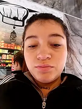 Snapshot of Karina_Leon chatting on 11-29-25, 08:12 Karina Leon online show from 11-29-25, 08:12