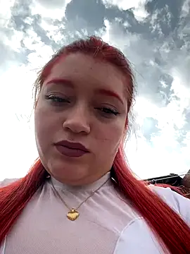 Snapshot of Karina_Leon chatting on 12-15-25, 08:13 Karina Leon online show from 12-15-25, 08:13