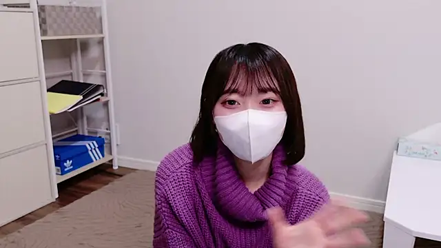 Snapshot of Rodrigues_Lucas chatting on 03-12-25, 04:02 Rodrigues Lucas online show from 03-12-25, 04:02