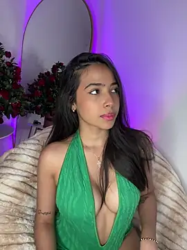  Emily Thompson  online show from 11-12-25, 04:35