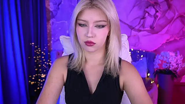 SelenaIris online show from 09-18-25, 07:32