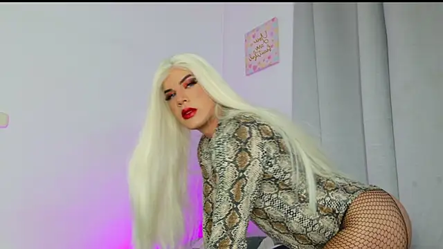 isahilton1 online show from 03-11-25, 11:23