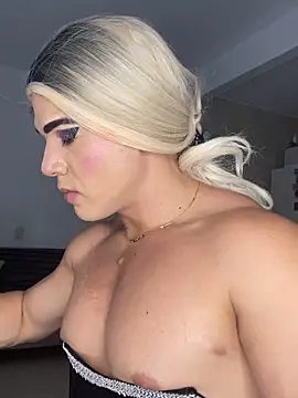 isahilton1 online show from 10-03-25, 08:28