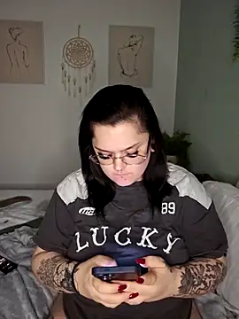 Saucy-Serenity online show from 12-21-25, 09:11