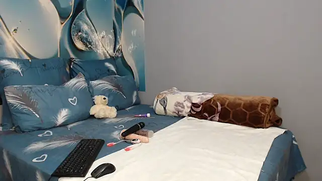 MystiqueTeee online show from 10-17-25, 06:54