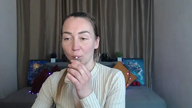 Kiss julli88I online show from 03-18-25, 09:32