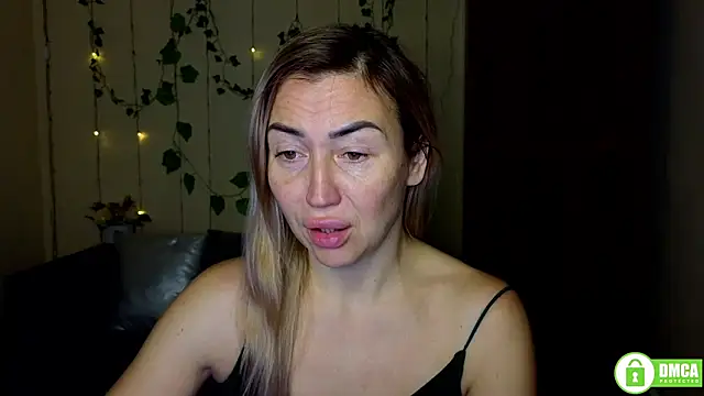 Kiss julli88I online show from 01-06-26, 06:22