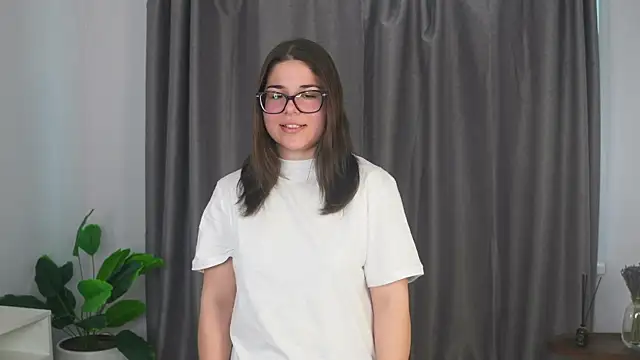 Snapshot of FloraBanford chatting on 03-17-25, 07:57 FloraBanford online show from 03-17-25, 07:57