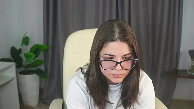 Snapshot of FloraBanford chatting on 03-17-25, 11:10 FloraBanford online show from 03-17-25, 11:10