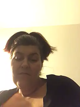 Snapshot of Curvy-Essex-Milf chatting on 03-23-25, 03:54 Curvy-Essex-Milf online show from 03-23-25, 03:54